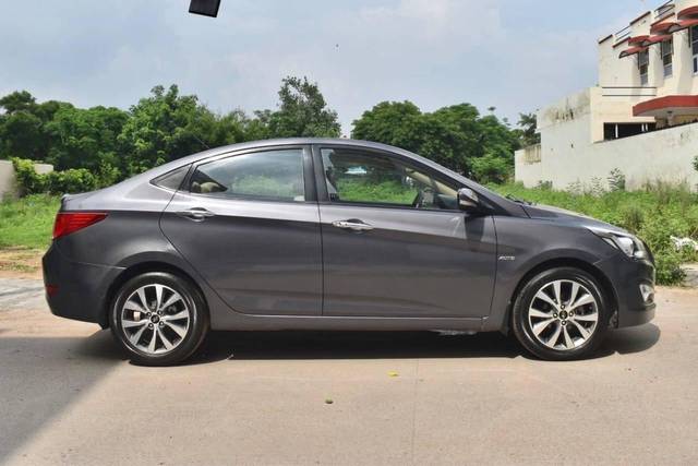 https://images10.gaadi.com/usedcar_image/4527285/original/processed_5f37bc8722c45b7562f30a15a8ac66d6.jpg?imwidth=6401