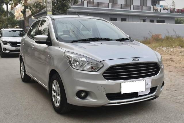 https://images10.gaadi.com/usedcar_image/4527286/original/processed_b80c5c443a6201eba9a36b776067e596.jpg?imwidth=6400