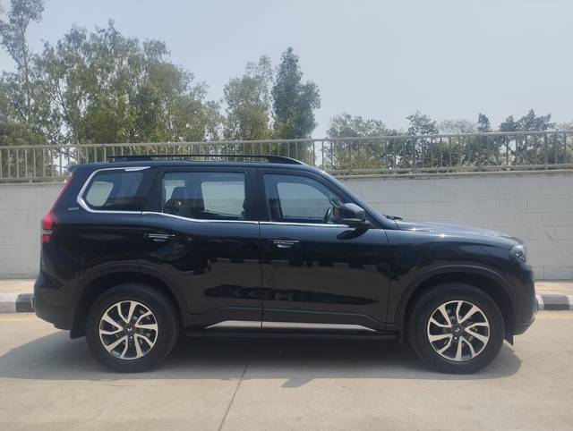 https://images10.gaadi.com/usedcar_image/4527294/original/f2c19d44977487f69c08cb0bc0e5e425.jpg?imwidth=6401