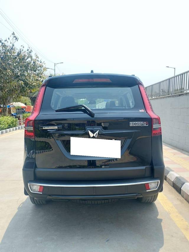 https://images10.gaadi.com/usedcar_image/4527294/original/processed_6019ad6885ce6ece211e71647a7818f3.jpg?imwidth=6402