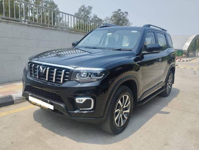 https://images10.gaadi.com/usedcar_image/4527294/original/processed_f07f43386192baad2979dbf10ed4a869.jpg?imwidth=6400