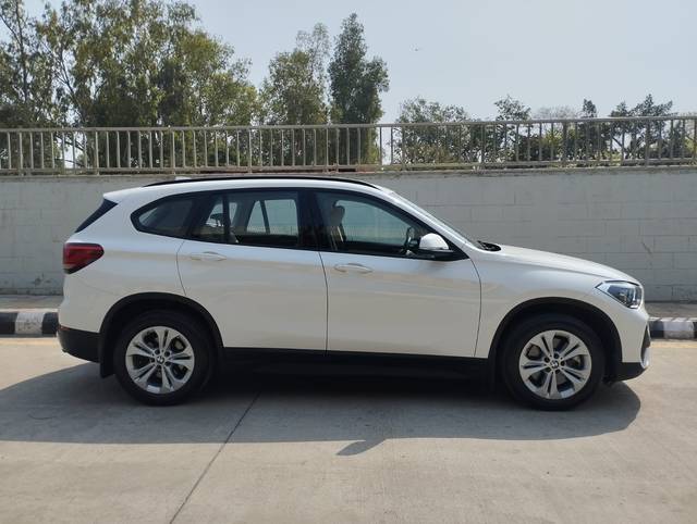 https://images10.gaadi.com/usedcar_image/4527299/original/b329e1702f758411b0b208597c80c973.jpg?imwidth=6401