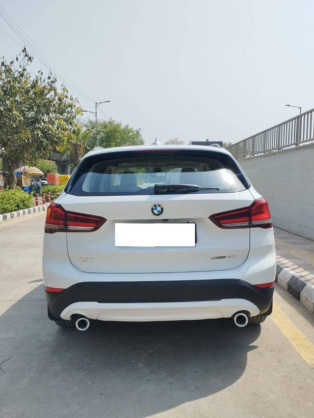 https://images10.gaadi.com/usedcar_image/4527299/original/processed_1d9217b2c1d156befc0defbed9603520.jpg?imwidth=6402
