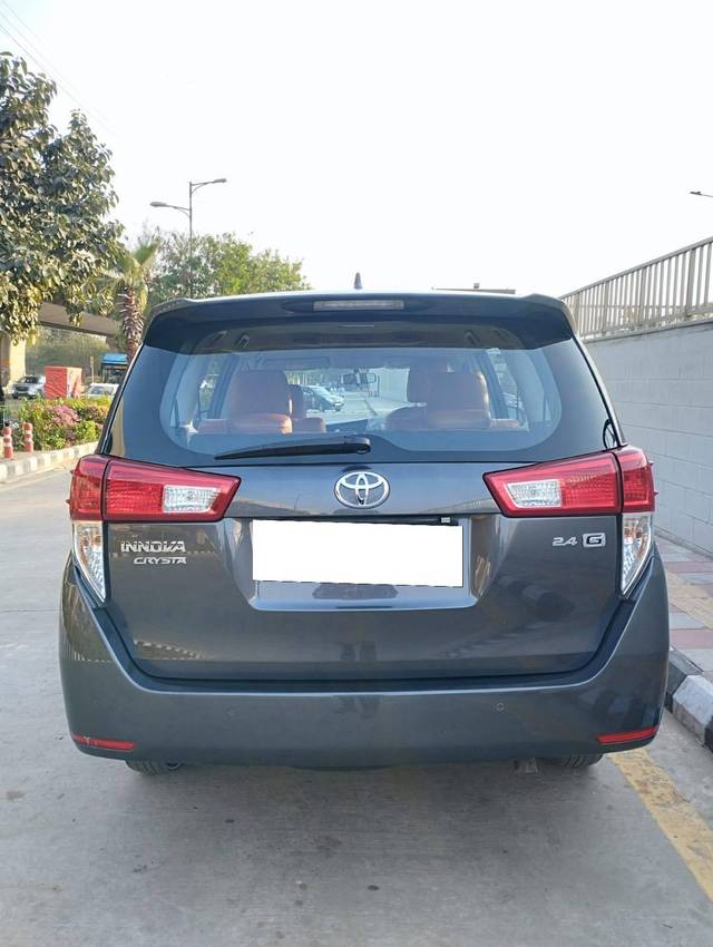 https://images10.gaadi.com/usedcar_image/4527302/original/processed_bd95b5901f59ffcf262ac41c2fb67ac5.jpg?imwidth=6402