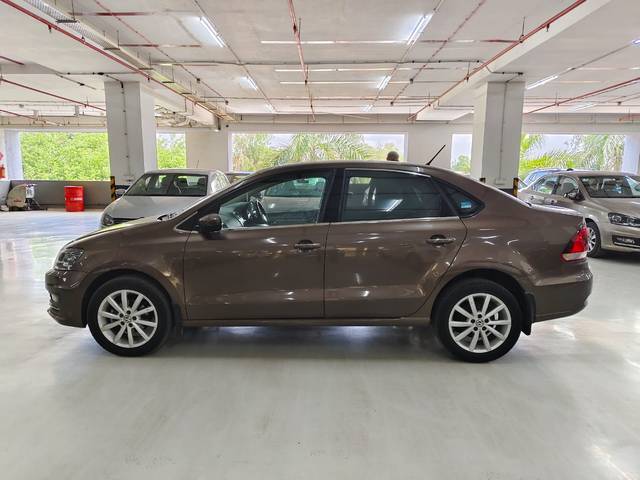 https://images10.gaadi.com/usedcar_image/4527303/original/22d6f254fa1f328abc01a83a47d6a3f8.jpg?imwidth=6402