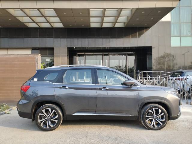 https://images10.gaadi.com/usedcar_image/4527306/original/7be238d37e5632c3cc15897db817fc1a.jpg?imwidth=6401