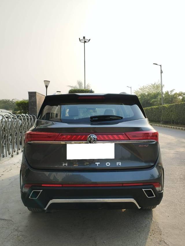 https://images10.gaadi.com/usedcar_image/4527306/original/processed_de8ea48d5812e1fc3c3fd7079b7f1af8.jpg?imwidth=6402