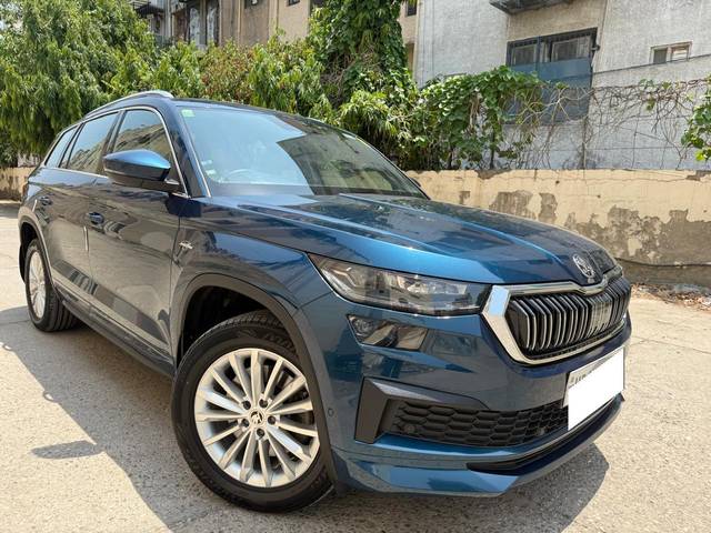 https://images10.gaadi.com/usedcar_image/4527319/original/processed_9506567e539891657cf0e607a9d85b53.jpg?imwidth=6400