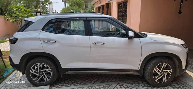 https://images10.gaadi.com/usedcar_image/4527329/original/processed_4fb679d7-b5ef-429d-a1a4-99ae23df347f.jpg?imwidth=6401