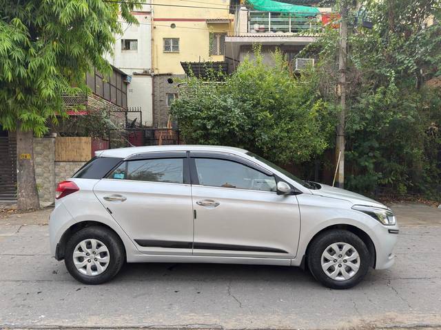 https://images10.gaadi.com/usedcar_image/4527331/original/processed_0653a3807b51ddc067aebf52a7eb07f0.jpg?imwidth=6401