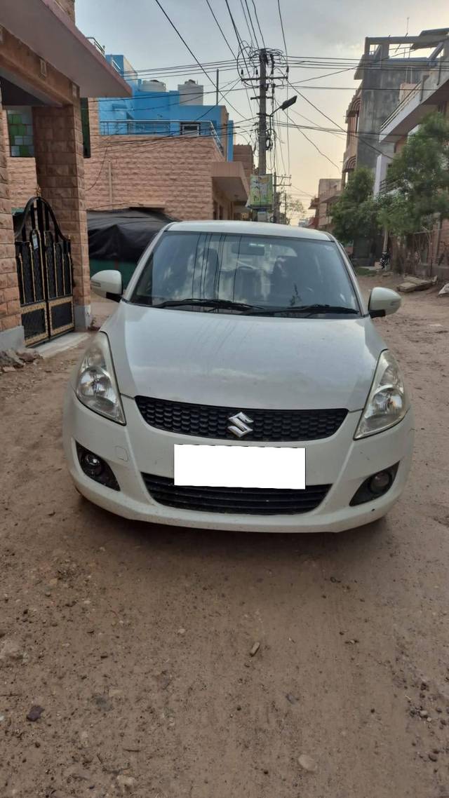 https://images10.gaadi.com/usedcar_image/4527345/original/processed_e08255f1-10ed-4f61-b32c-fb1aaef963aa.jpg?imwidth=6402