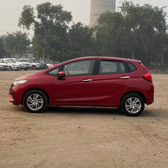 https://images10.gaadi.com/usedcar_image/4527373/original/cb7436fb35909561fcbeecf7dcaed82e.jpg?imwidth=6402