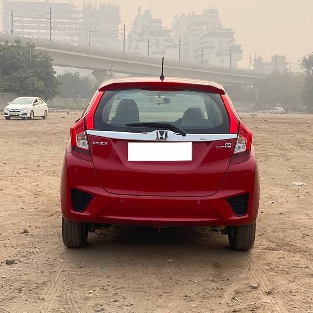 https://images10.gaadi.com/usedcar_image/4527373/original/processed_b580218a5833b71dc9284e9bd39c1476.jpg?imwidth=6401