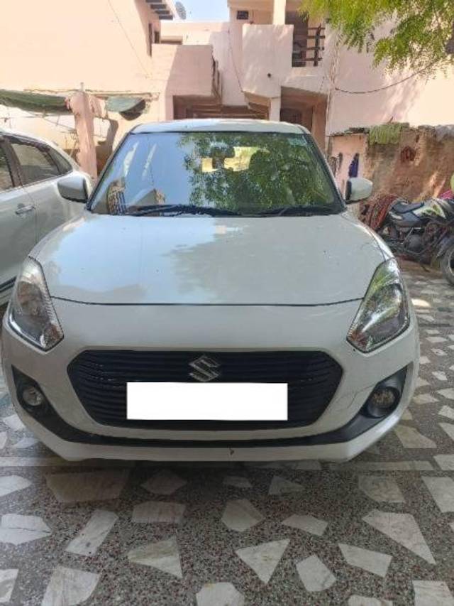 https://images10.gaadi.com/usedcar_image/4527375/original/processed_8286c920-2db8-43e3-8c78-552f84b4d38e.jpg?imwidth=6400