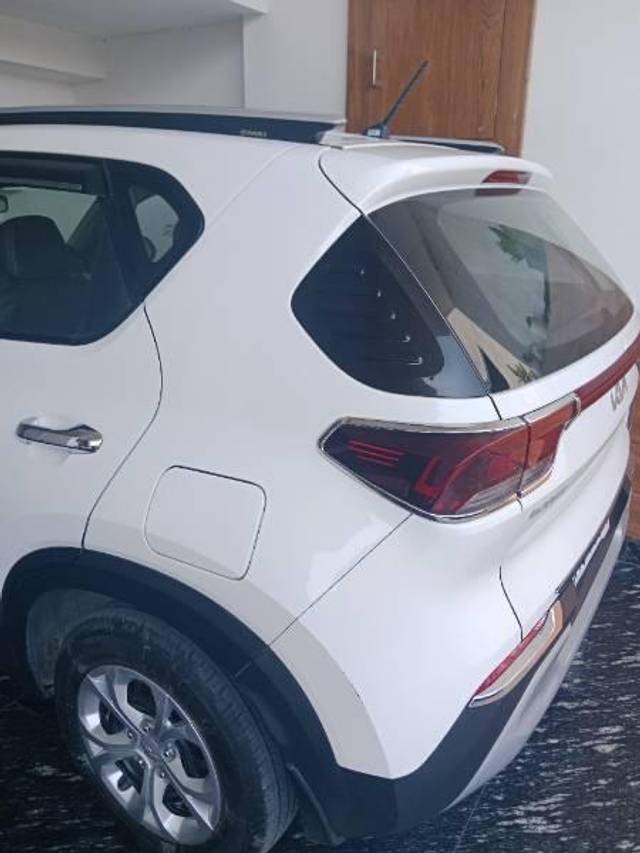 https://images10.gaadi.com/usedcar_image/4527381/original/processed_a56773b5-f16a-46f3-80ed-70299e490e04.jpg?imwidth=6402