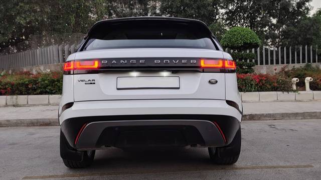 https://images10.gaadi.com/usedcar_image/4527382/original/processed_351d43e55adf26b0f3ededa7e6b218fa.jpg?imwidth=6402