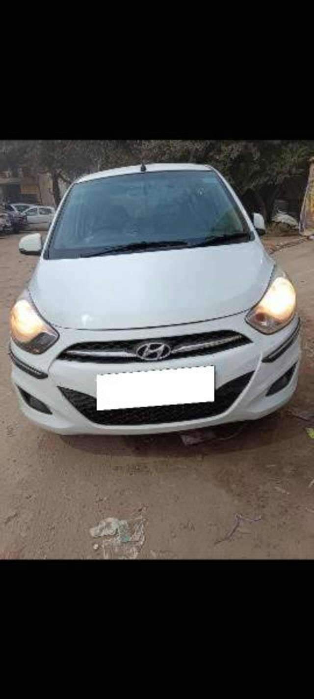 https://images10.gaadi.com/usedcar_image/4527386/original/processed_e38b47e0-fdb8-4442-932f-b0e3b39cd212.jpg?imwidth=6400