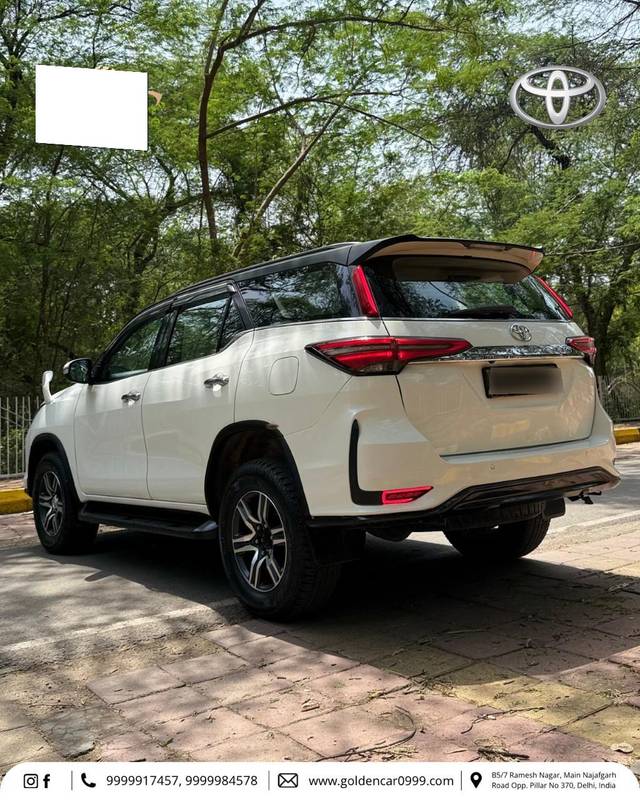 https://images10.gaadi.com/usedcar_image/4527389/original/processed_b2095c6a99467022a78acb317d7d72ff.jpg?imwidth=6402