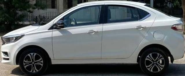 https://images10.gaadi.com/usedcar_image/4527390/original/processed_ce01bb3c0aa809cfad1850ea7a4e8585.jpg?imwidth=6401