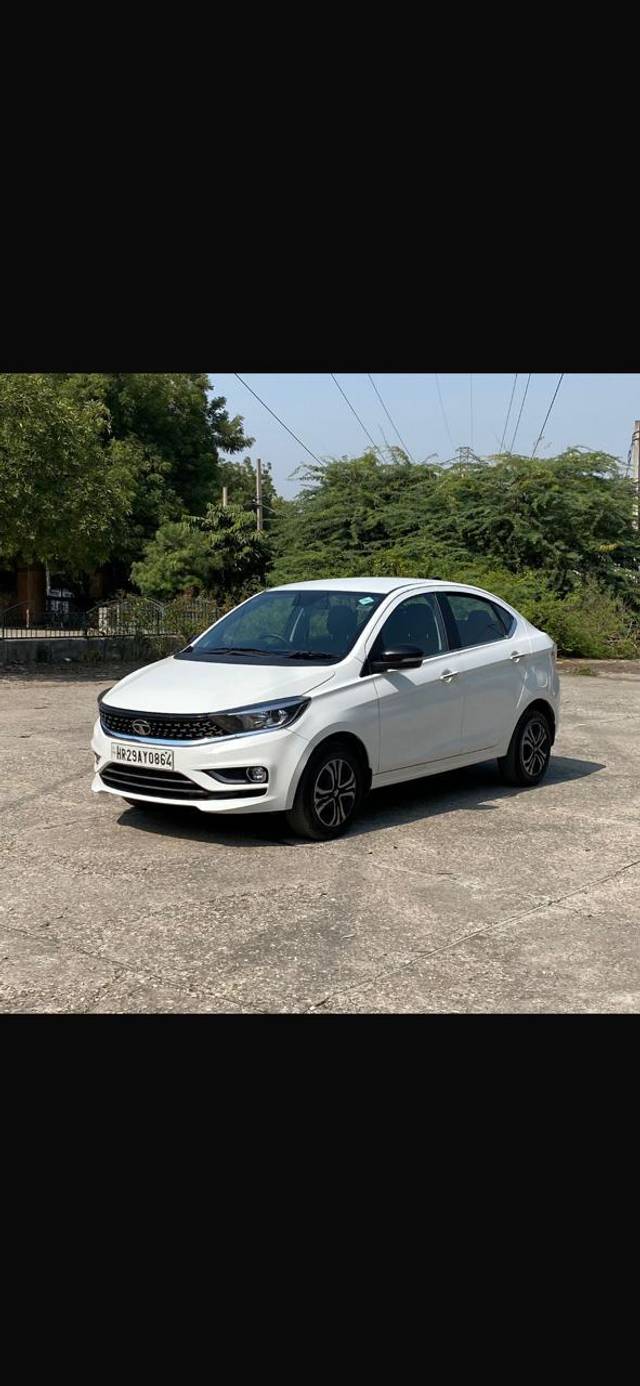 https://images10.gaadi.com/usedcar_image/4527390/original/processed_d45aa62e1fe73643ba60f400384984f3.jpg?imwidth=6402