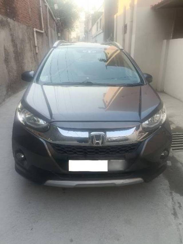 https://images10.gaadi.com/usedcar_image/4527396/original/processed_1cc42bd2-5113-42a3-88d3-323320b7f605.jpg?imwidth=6400