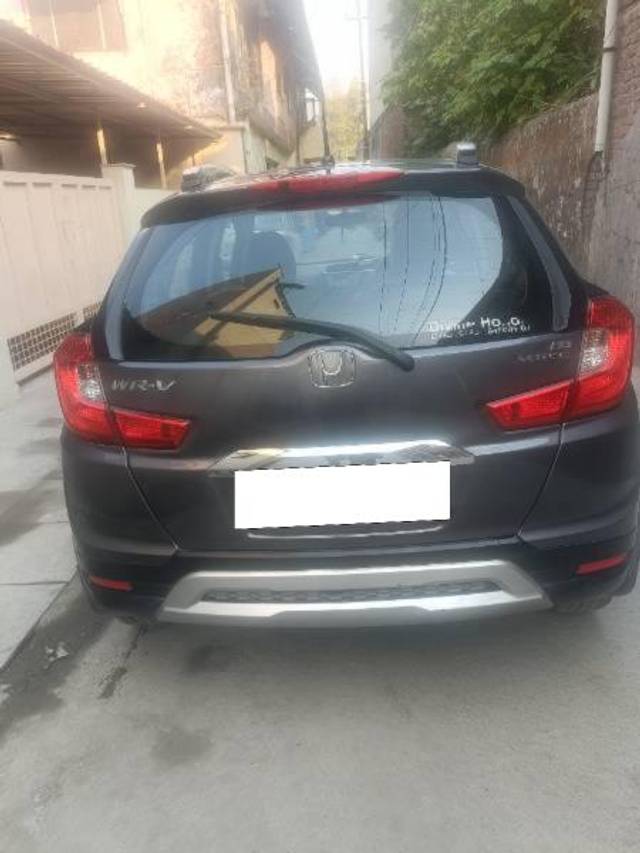 https://images10.gaadi.com/usedcar_image/4527396/original/processed_633c1a75-fba4-4db1-b9ec-6847ca227c3e.jpg?imwidth=6401