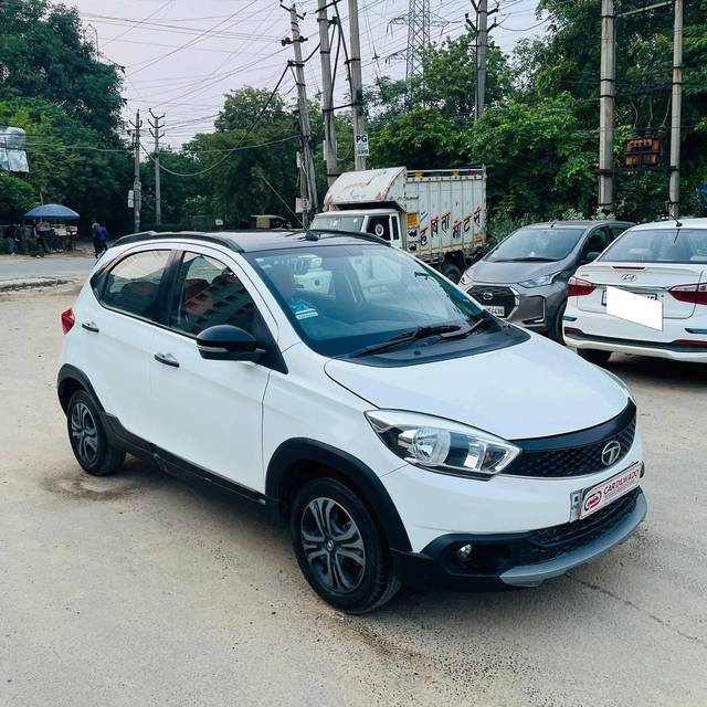 https://images10.gaadi.com/usedcar_image/4527413/original/processed_bfaffc4c3c583fce3bab55dccb29b6a9.jpg?imwidth=6400