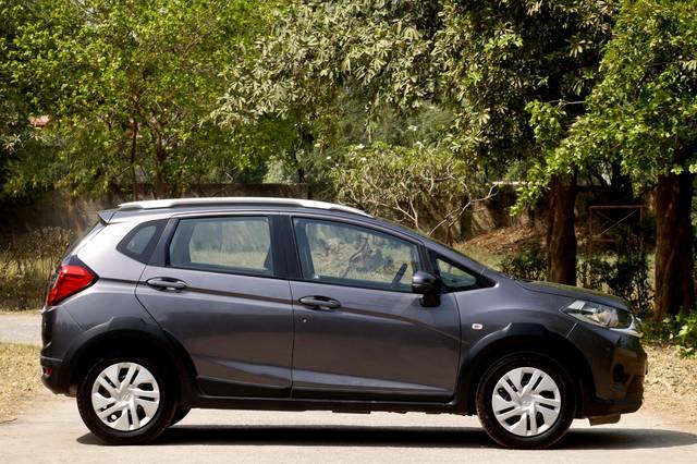 https://images10.gaadi.com/usedcar_image/4527423/original/cf89407d2496905d79b30e9ad881f354.jpeg?imwidth=6401