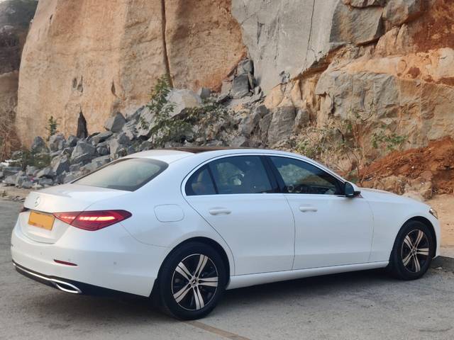 https://images10.gaadi.com/usedcar_image/4527424/original/8bad8d7ca7e4844700dc213ddec01199.jpeg?imwidth=6402