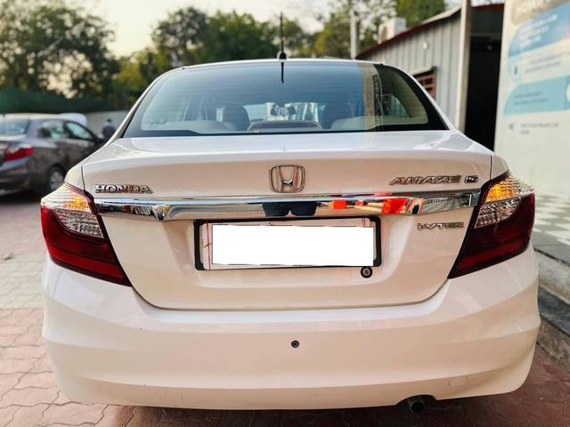 https://images10.gaadi.com/usedcar_image/4527426/original/processed_eca666e9b8ba6bd02211dedc84f35e4b.jpg?imwidth=6402