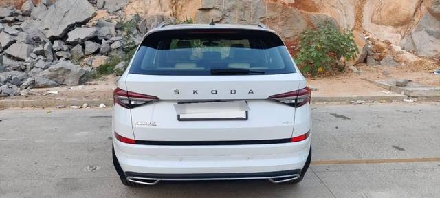 https://images10.gaadi.com/usedcar_image/4527435/original/processed_eb4b7b1c63f687dfb3b94f293165b50b.jpg?imwidth=6402