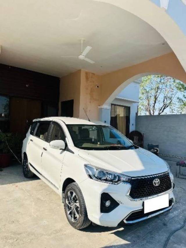 https://images10.gaadi.com/usedcar_image/4527436/original/processed_2ce631dc-6f76-42b9-be70-1b9e623744c8.jpeg?imwidth=6400