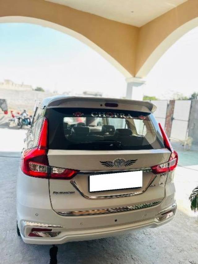 https://images10.gaadi.com/usedcar_image/4527436/original/processed_df8335b3-87ec-405b-b0b1-7565aa172172.jpeg?imwidth=6402