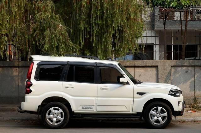 https://images10.gaadi.com/usedcar_image/4527443/original/processed_38d3480b44b38c55bf701a823673fd11.jpeg?imwidth=6401