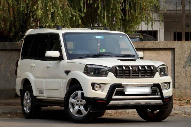 https://images10.gaadi.com/usedcar_image/4527443/original/processed_affb71c5cb1280a2eb81f9d5e0f01c05.jpeg?imwidth=6400