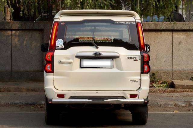 https://images10.gaadi.com/usedcar_image/4527443/original/processed_cccf7361ce7cf3a2e3630aa32100d046.jpeg?imwidth=6402