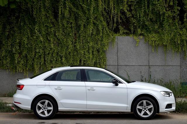 https://images10.gaadi.com/usedcar_image/4527456/original/e65c0902162d243fb22a30b661eea0be.jpeg?imwidth=6401