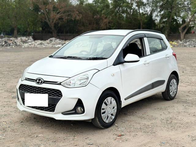 https://images10.gaadi.com/usedcar_image/4527459/original/processed_a5b078b65aa20c6dda6e4d0b83cf8387.jpg?imwidth=6400