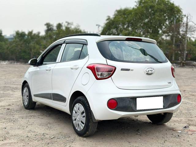 https://images10.gaadi.com/usedcar_image/4527459/original/processed_f8785db0ec9d0f255b9f2748a812ca50.jpg?imwidth=6402