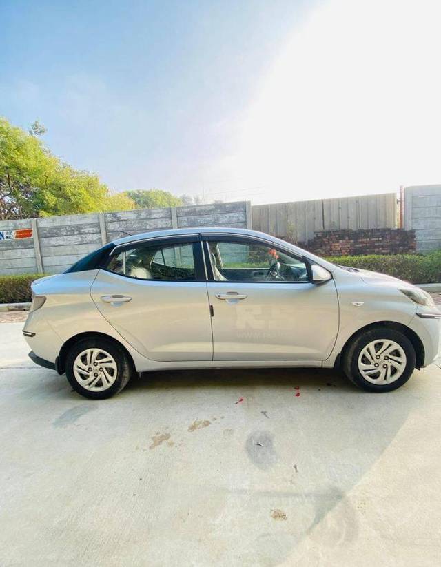https://images10.gaadi.com/usedcar_image/4527463/original/processed_cbd1b57761a48a0ff55c55b192ec1ff3.jpg?imwidth=6401