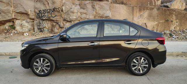 https://images10.gaadi.com/usedcar_image/4527464/original/processed_06ef878edf555af5e268526871c20fd8.jpeg?imwidth=6402