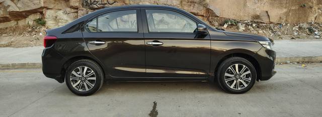https://images10.gaadi.com/usedcar_image/4527464/original/processed_f8bc4d4bd859efeaea4b4779f622bdb2.jpeg?imwidth=6401