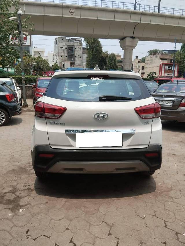 https://images10.gaadi.com/usedcar_image/4527465/original/processed_58252118a5f208f32fe7ab00c006af40.jpg?imwidth=6402