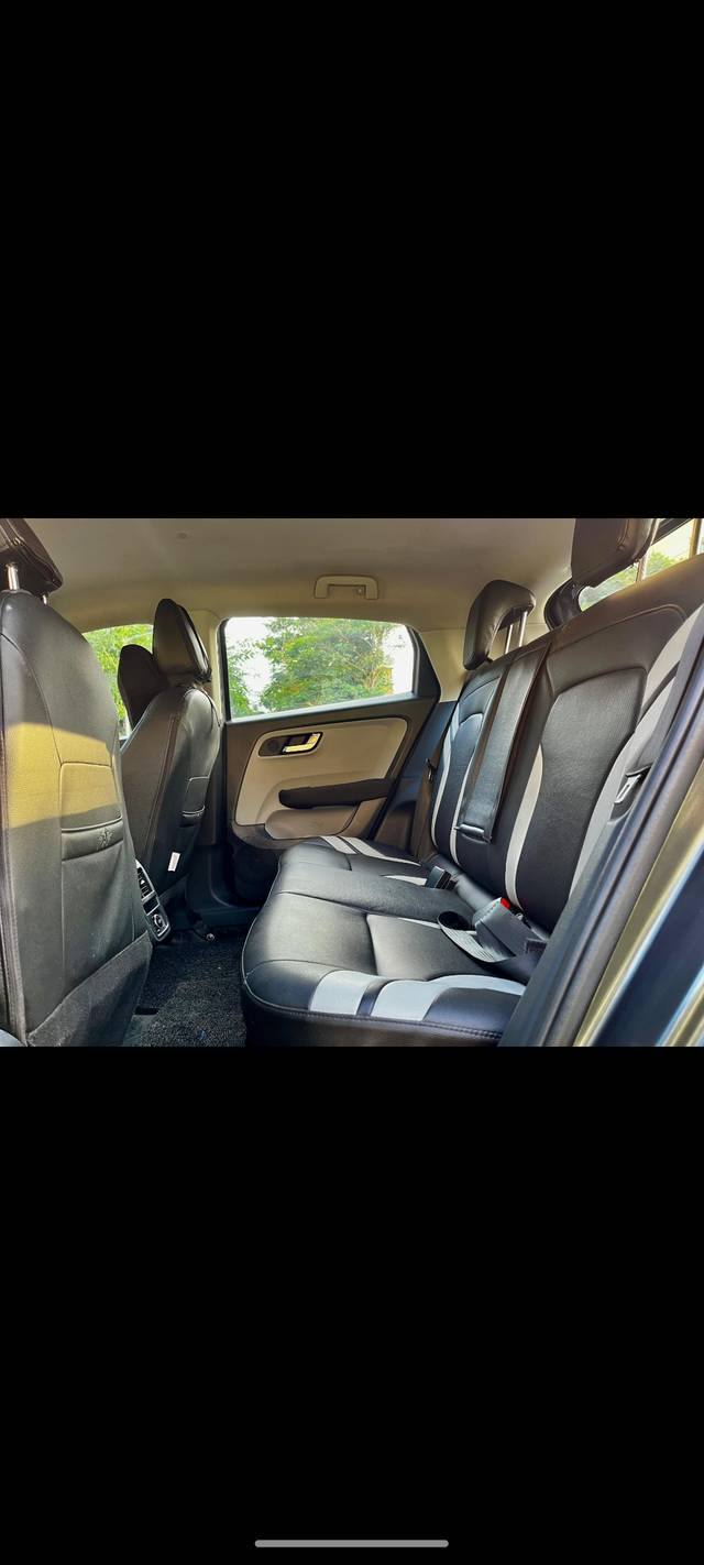 https://images10.gaadi.com/usedcar_image/4527508/original/402b416b03a10be1ee3b0ec500df12b2.jpg?imwidth=6401