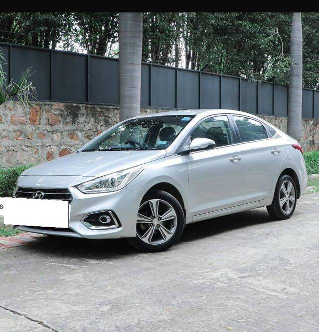 https://images10.gaadi.com/usedcar_image/4527509/original/processed_079cdf16b0b6892e97b1f364468e8e55.jpg?imwidth=6402