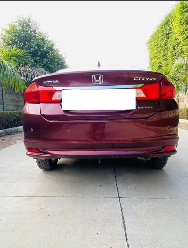 https://images10.gaadi.com/usedcar_image/4527514/original/processed_d720d9ed26b3601554cf4db468d2a308.jpg?imwidth=6402