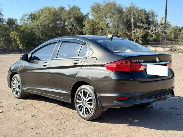 https://images10.gaadi.com/usedcar_image/4527515/original/processed_ffc44be09502e028b6f518eba5f7fa90.jpg?imwidth=6402