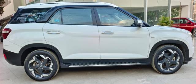 https://images10.gaadi.com/usedcar_image/4527516/original/503fac3c1bd26235d00a59436508b88c.jpeg?imwidth=6401