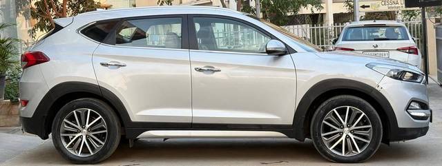 https://images10.gaadi.com/usedcar_image/4527518/original/processed_79258ab4868ef40fd52a50fc015e58a1.jpeg?imwidth=6401