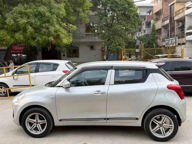 https://images10.gaadi.com/usedcar_image/4527526/original/processed_23d91bfe-8429-42d2-aab1-b89f77161771.jpg?imwidth=6402